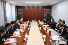 住房城乡建设部部长倪虹会见吉尔吉